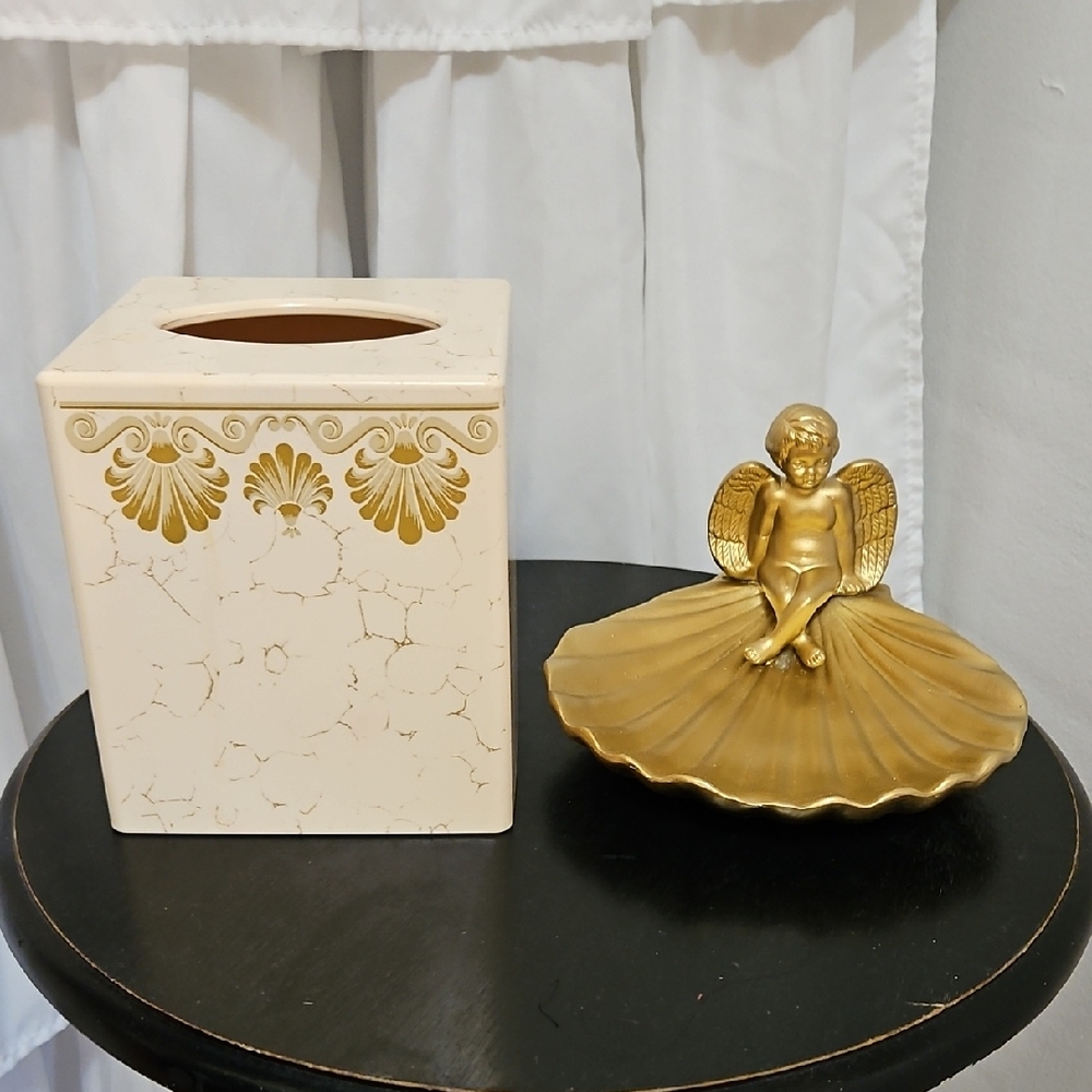 Baroque Shell Tissue Box